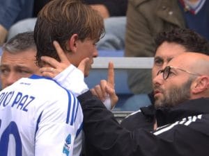 Nico Paz esce dal campo durante l’intervallo dopo una botta alla testa: “Non ci vedo bene”