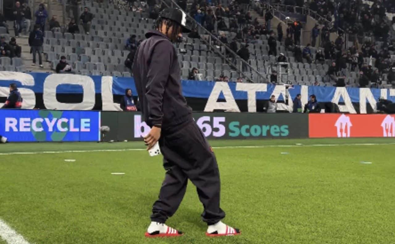 Il rituale prepartita di Olise dura solo pochi secondi ma è il nuovo tormentone della Champions