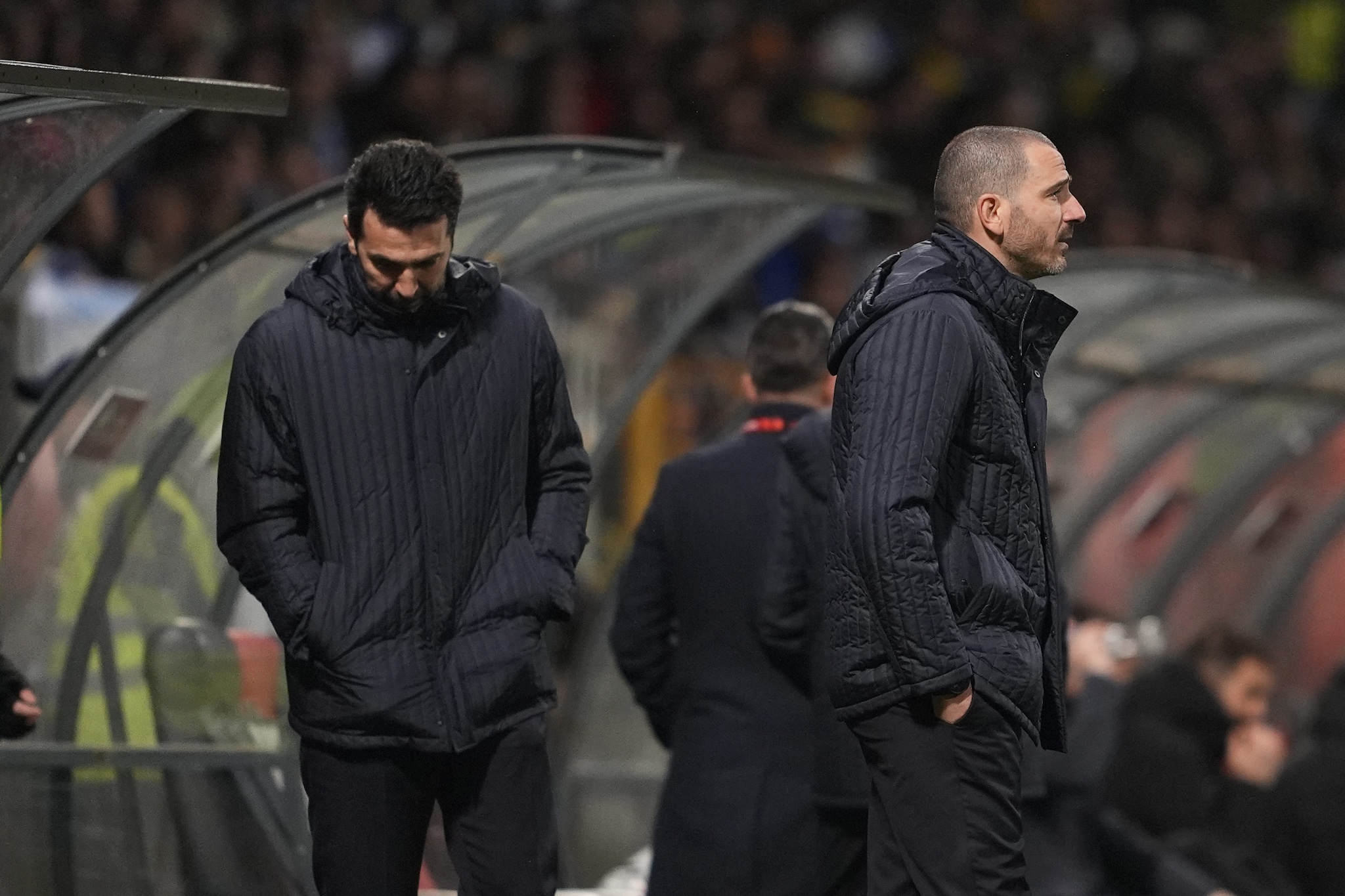 La delusione sulla panchina azzurra: i campioni del Mondo 2006 Buffon e Bonucci sconsolati per l’eliminazione