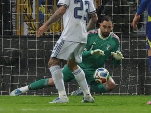 La parata di Donnarumma ha sbattuto l’Italia fuori dai Mondiali: il paradosso creato dalla regola FIFA