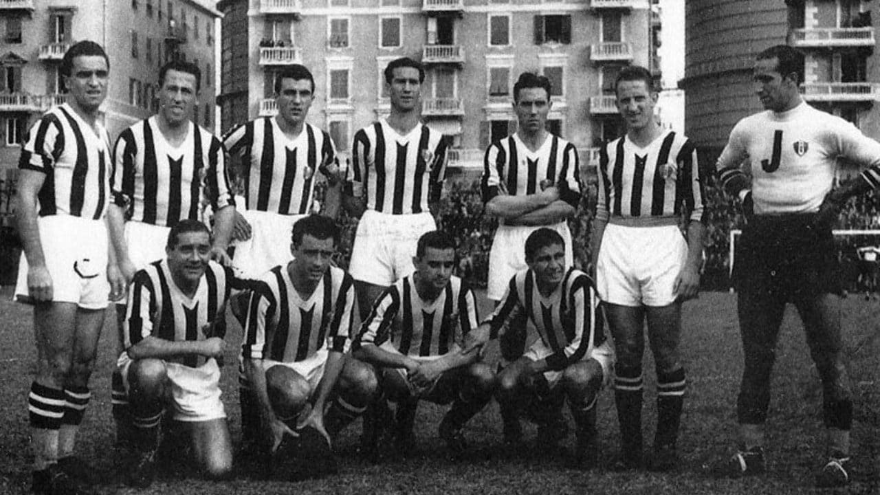 Peruchetti (in piedi, primo da destra) alla Juventus nel 1942.