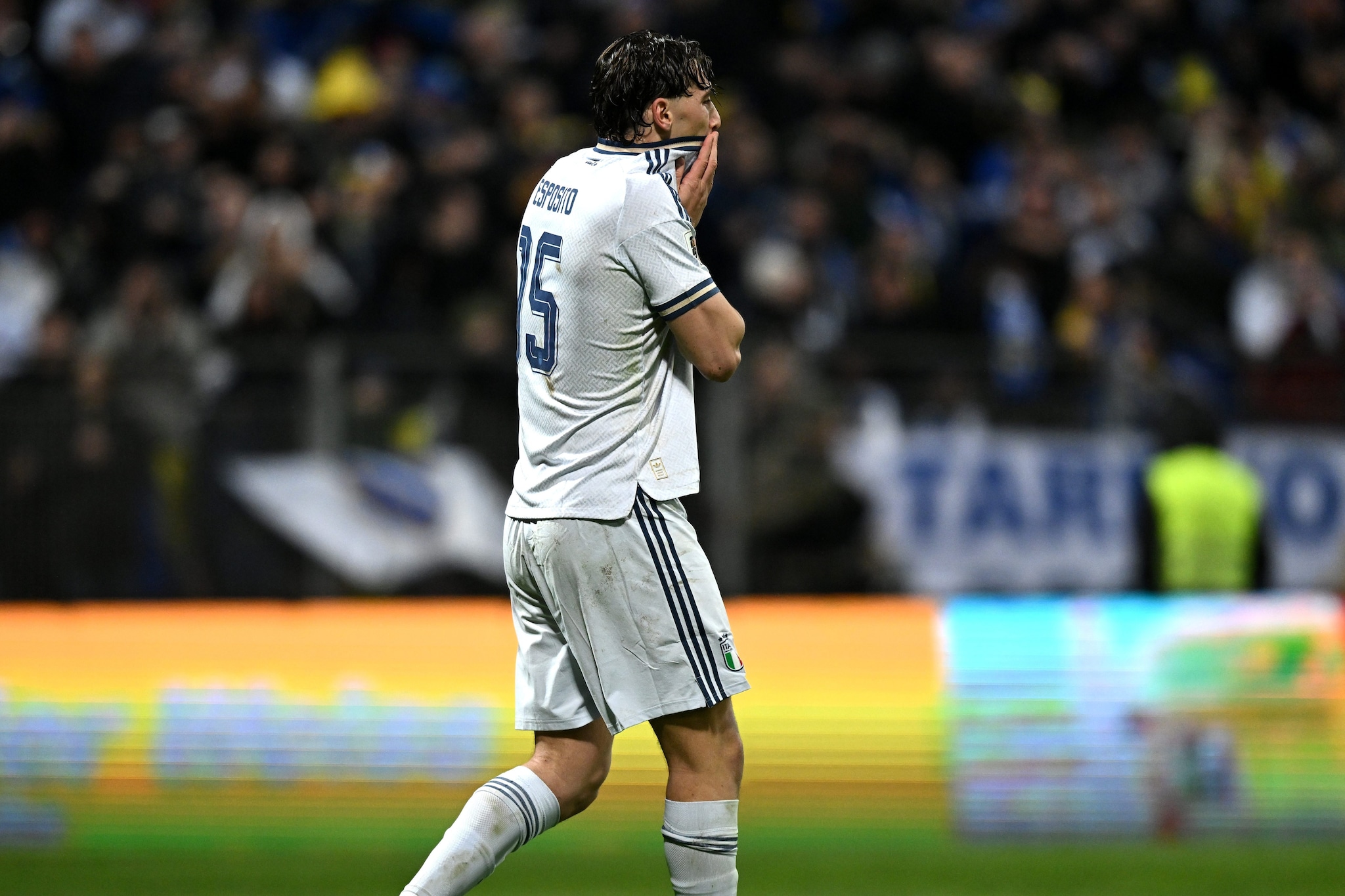 La disperazione di Pio Esposito dopo aver sbagliato il suo penalty