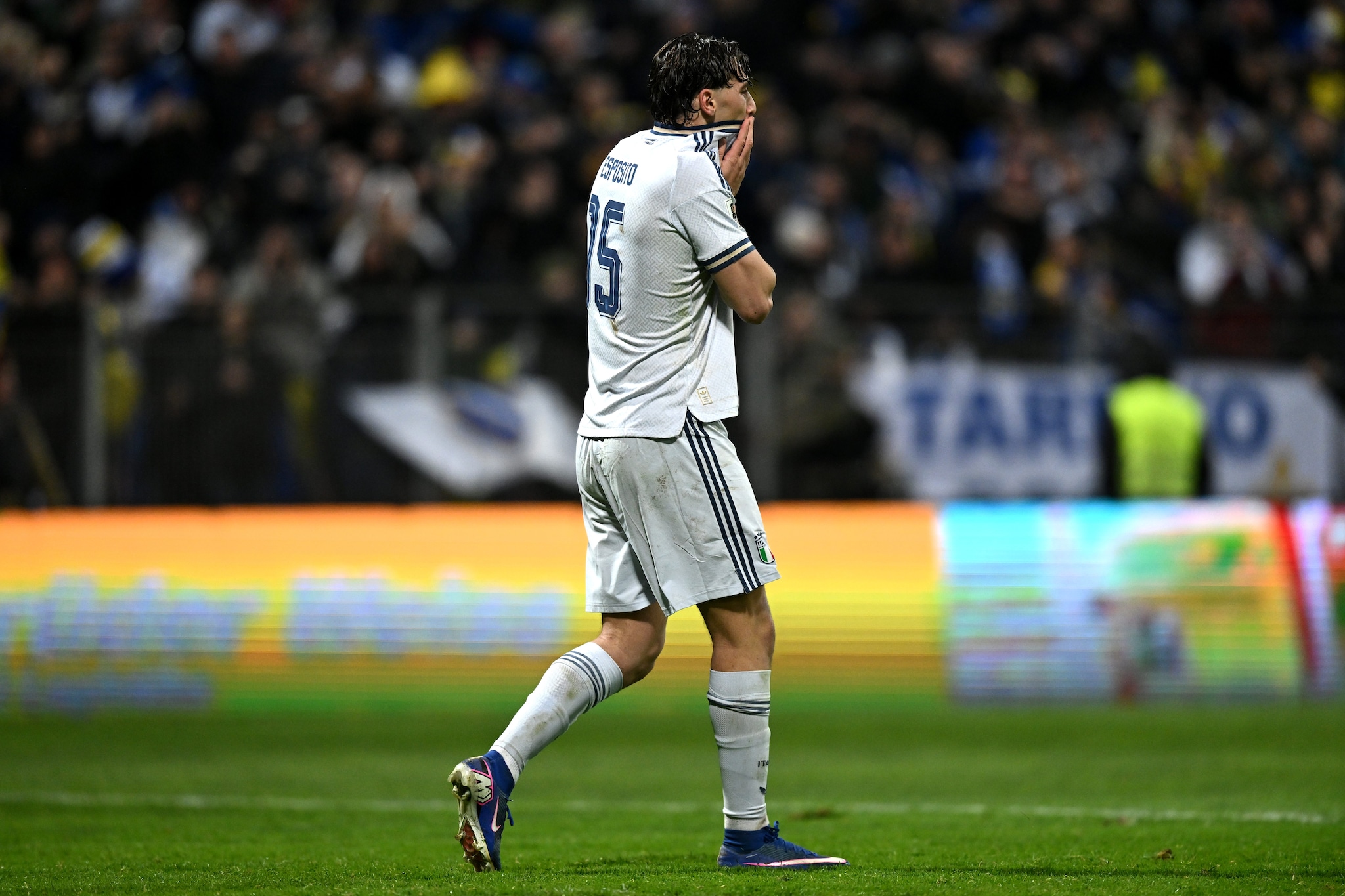 La delusione di Esposito dopo il rigore fallito.