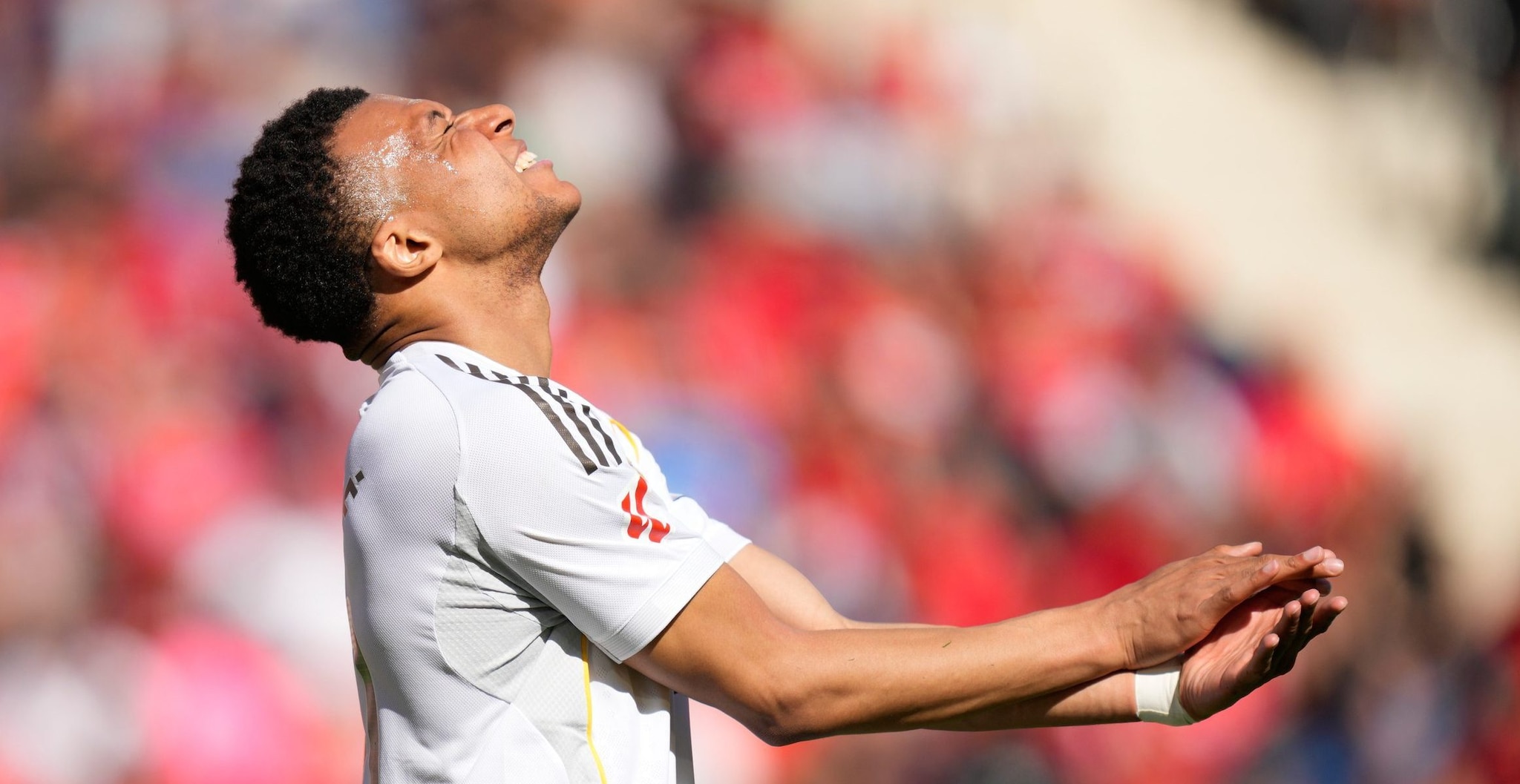 Real Madrid sotto accusa dopo il ko che regala la Liga al Barcellona: "I calciatori guardano i telefoni"