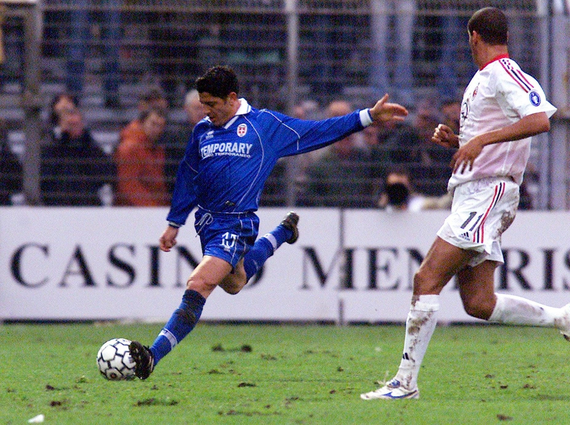 Allegretti in azione durante un Como–Milan.
