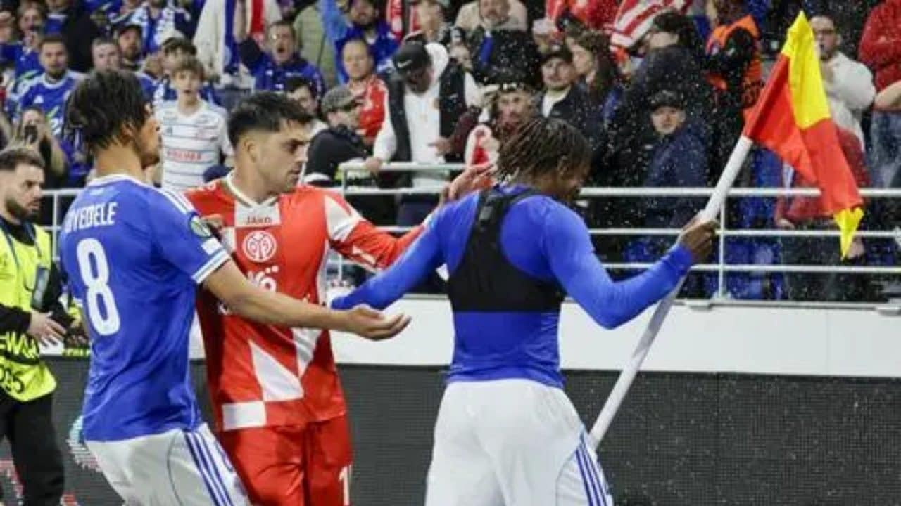 L'esultanza provocatoria di Godo fa scattare la rissa in Strasburgo-Mainz: in campo è il caos