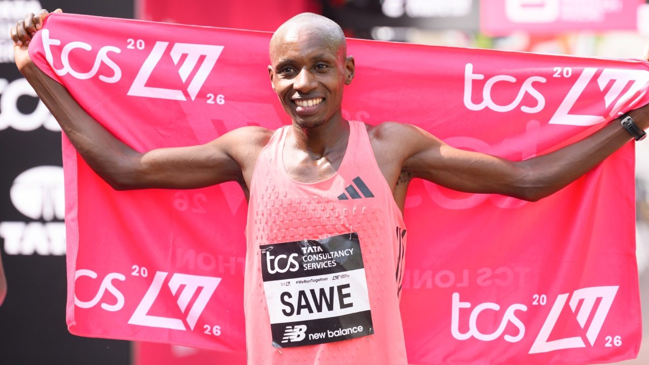 La dieta di Sawe per correre la maratona da record a Londra: ha consumato 115g di carboidrati ogni ora