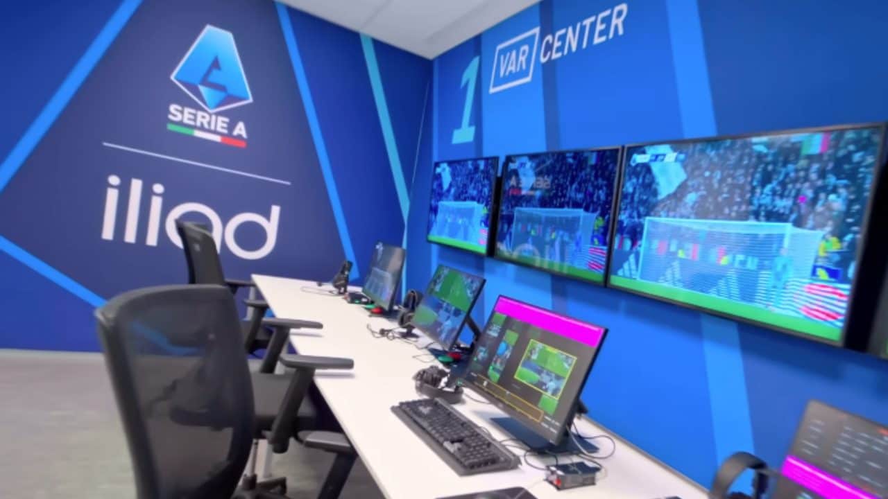I misteriosi operatori video della sala VAR di Lissone: impossibile sapere chi siano, accordi di segretezza