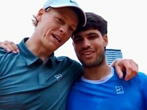 Alcaraz e le bellissime parole per Sinner a rete: “Cemento, erba, terra rossa…la prossima volta”