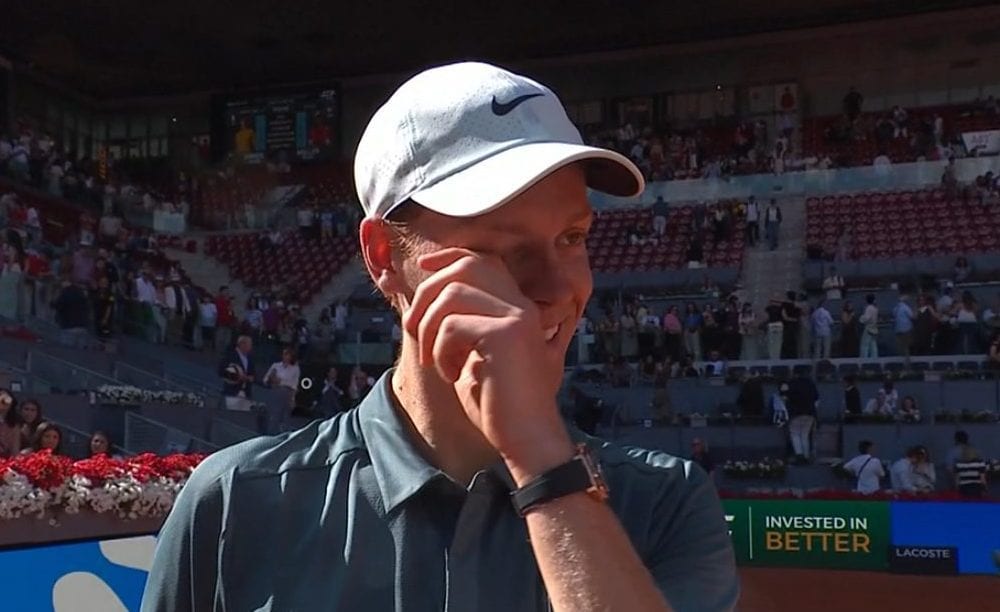 Sinner batte Moller a Madrid, poi l'equivoco durante l’intervista: "Non mi servono app di dating"