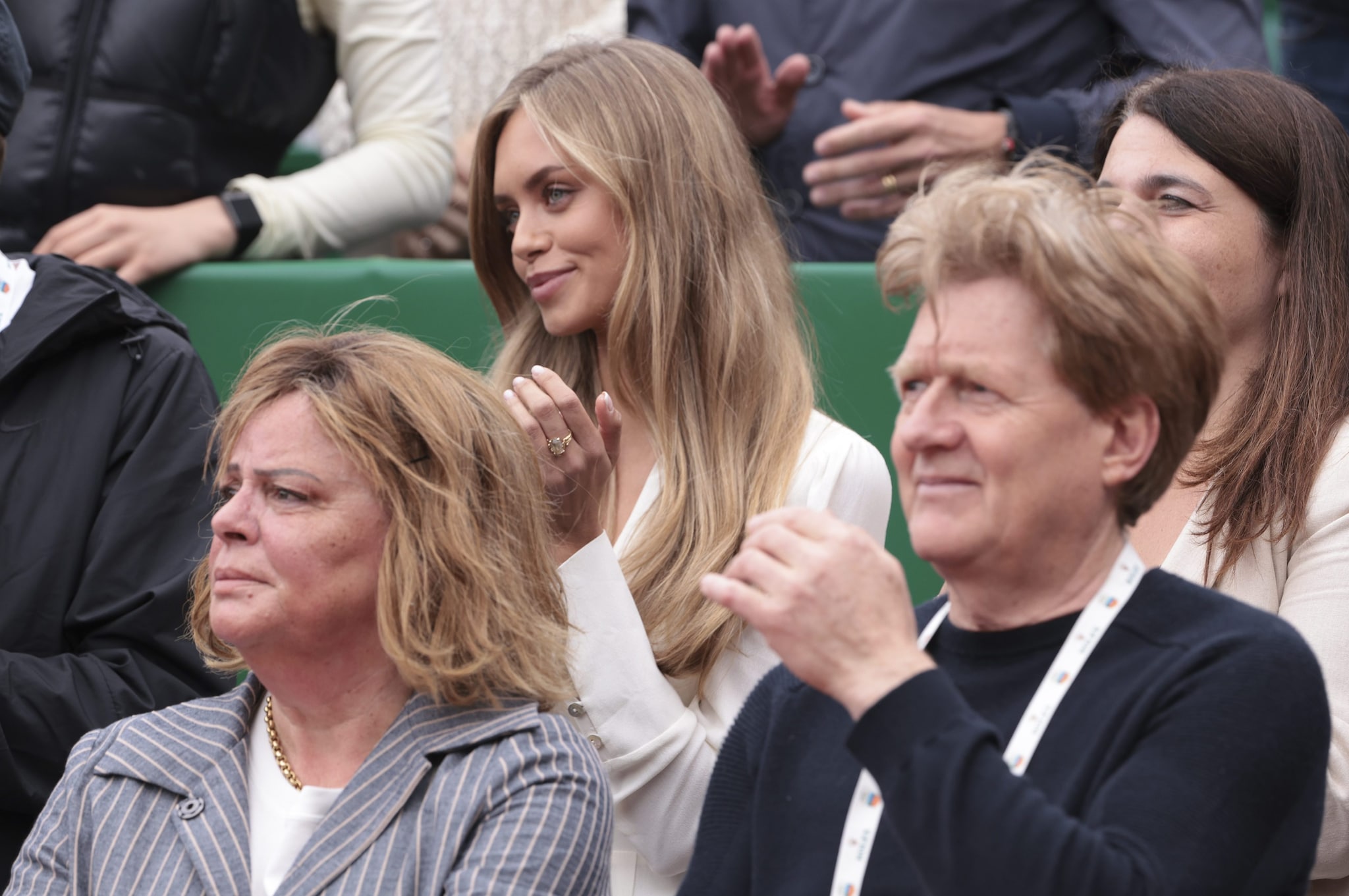I genitori di Sinner, Siglinde e Hans Peter, e la fidanzata, Laila Hasanovic, nel box di Monte Carlo.