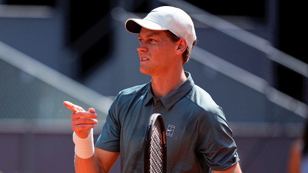 Sinner, esordio difficile con Bonzi a Madrid. Sfoghi in campo: "Su un punto sono bravo e sull'altro no"