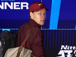 Il metodo Sinner per evitare gli imbarazzi nello spogliatoio: “Ora sono diverso, ci passo poco tempo”