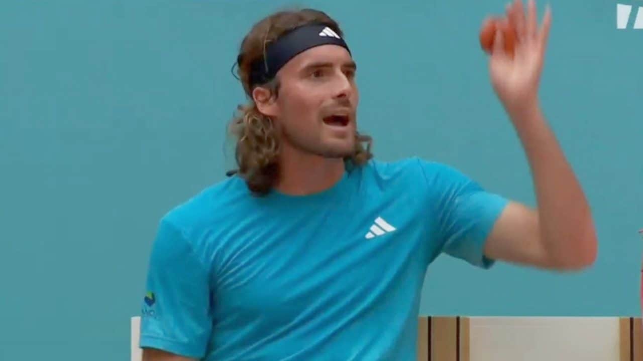 Tsitsipas vince a Madrid e insulta suo padre con epiteti pesanti: "Bastardo"