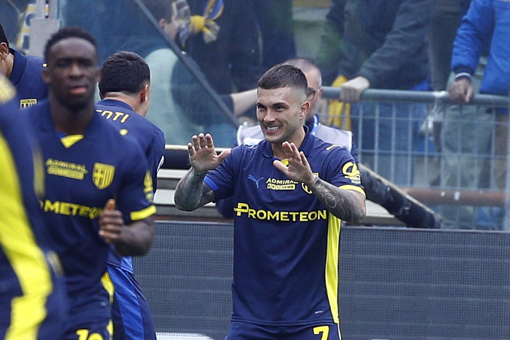 Strefezza esulta dopo aver segnato l’1–0