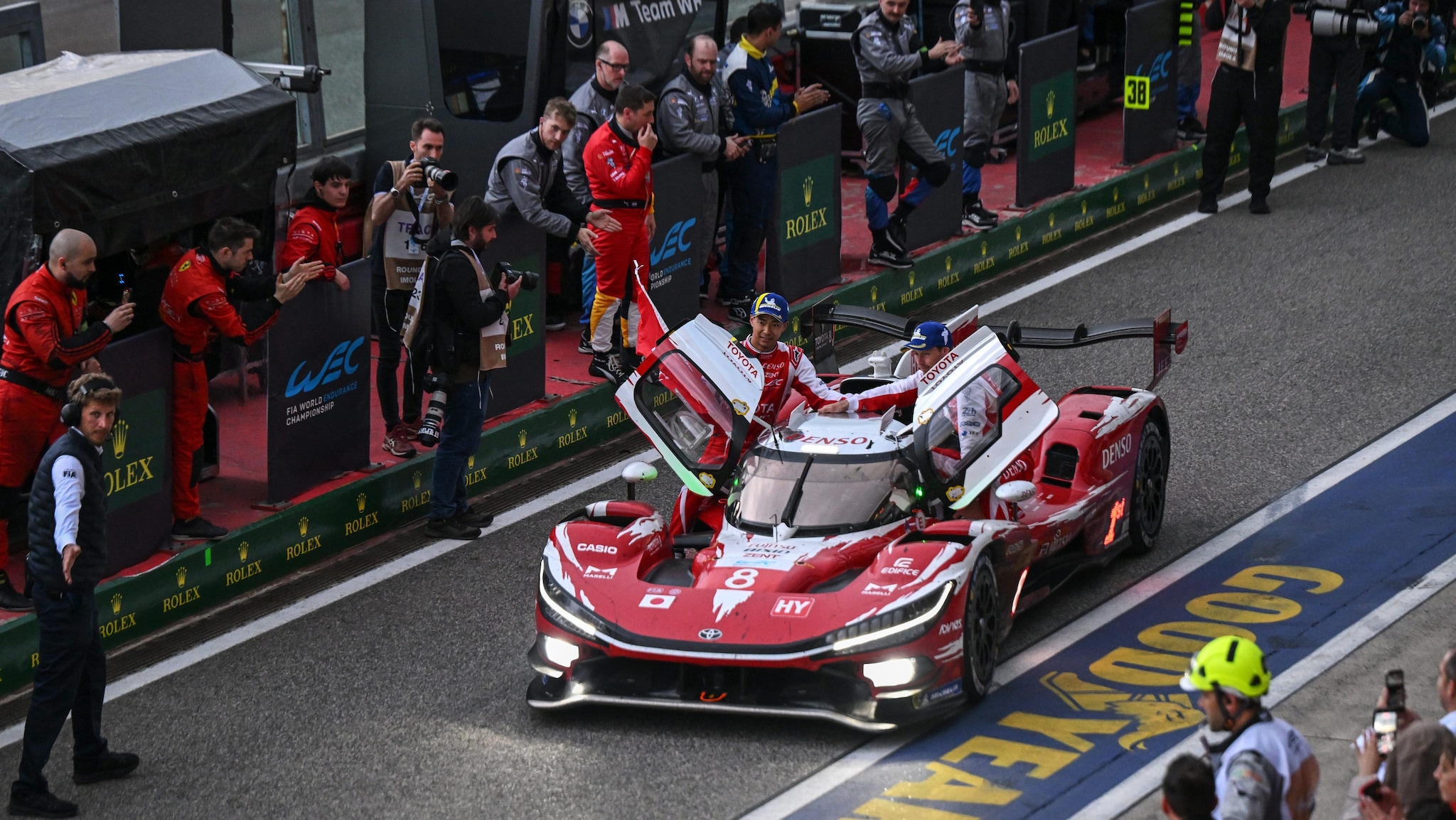 La Toyota rovina la festa Ferrari a Imola al debutto del WEC 2026: trionfo per la nuova Hypercar nipponica