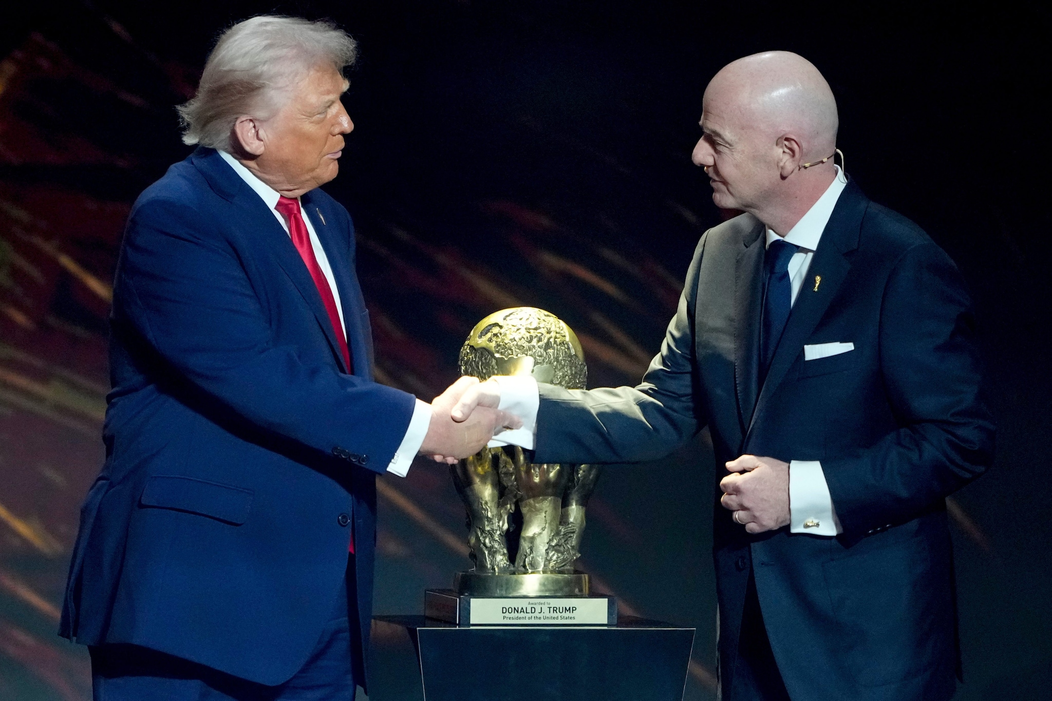 Gianni Infantino e Donald Trump: nessun accordo fiscale sui Premi FIFA per le Nazionali che giocheranno negli USA