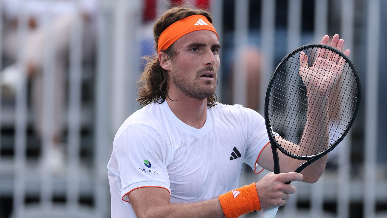 Tsitsipas: "Nel tennis è difficile avere amici. Ci sono giocatori che passano e non mi salutano"