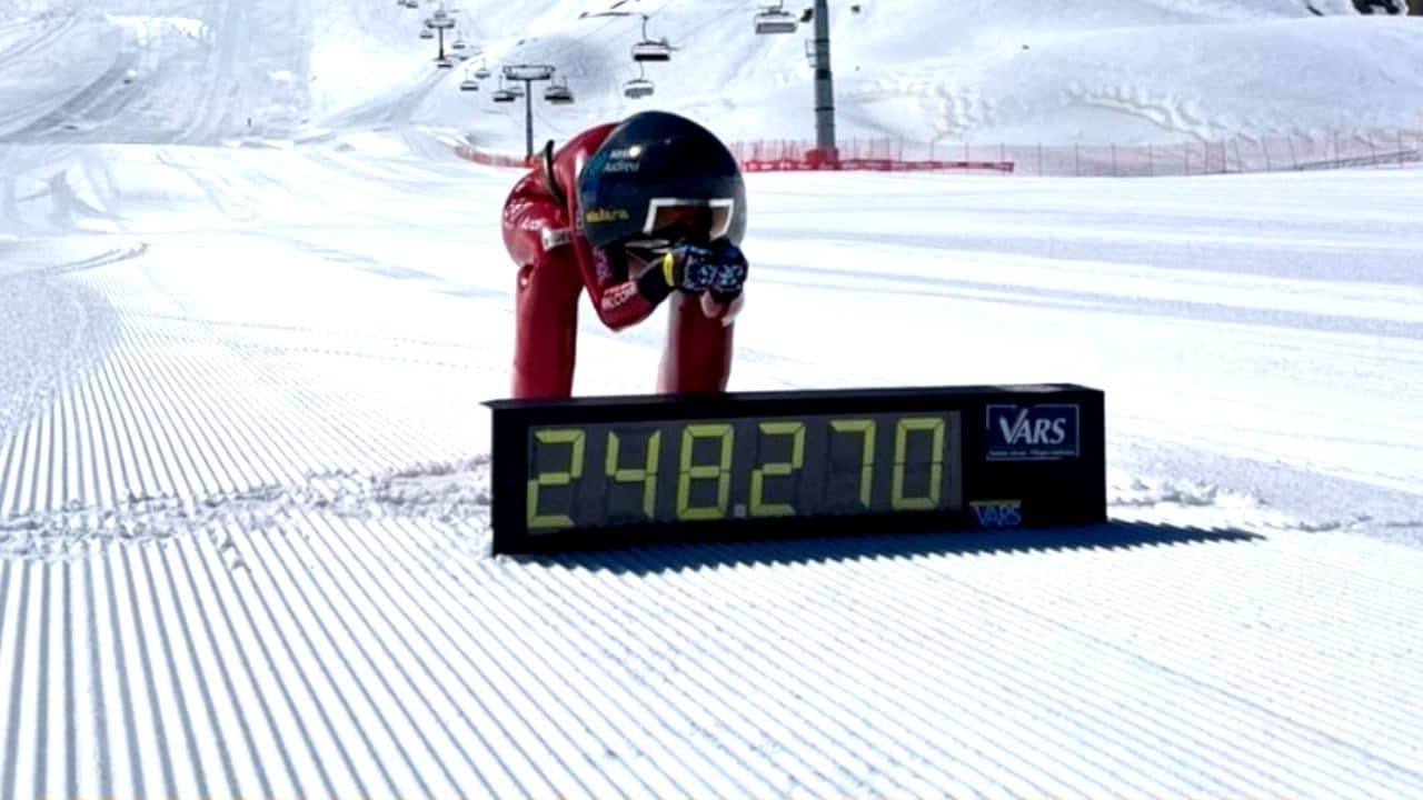 Valentina Greggio a razzo sulla neve, migliora il suo record del mondo volando a oltre 248km/h