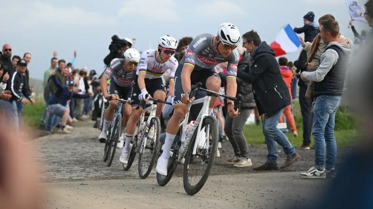 Parigi-Roubaix 2026 oggi in TV in chiaro, dove vedere l'Inferno del Nord in diretta: percorso e favoriti