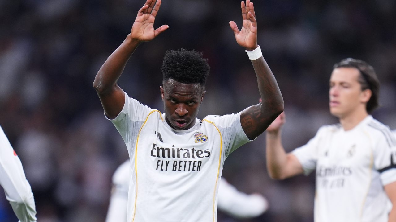 La redenzione di Vinicius davanti al Bernabeu che lo fischia: segna un gol fantastico e poi si scusa per tutto