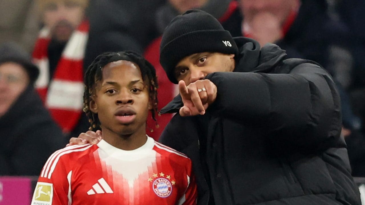 Wisdom Mike del Bayern si è addormentato durante il discorso alla squadra di Kompany: chiamato il padre