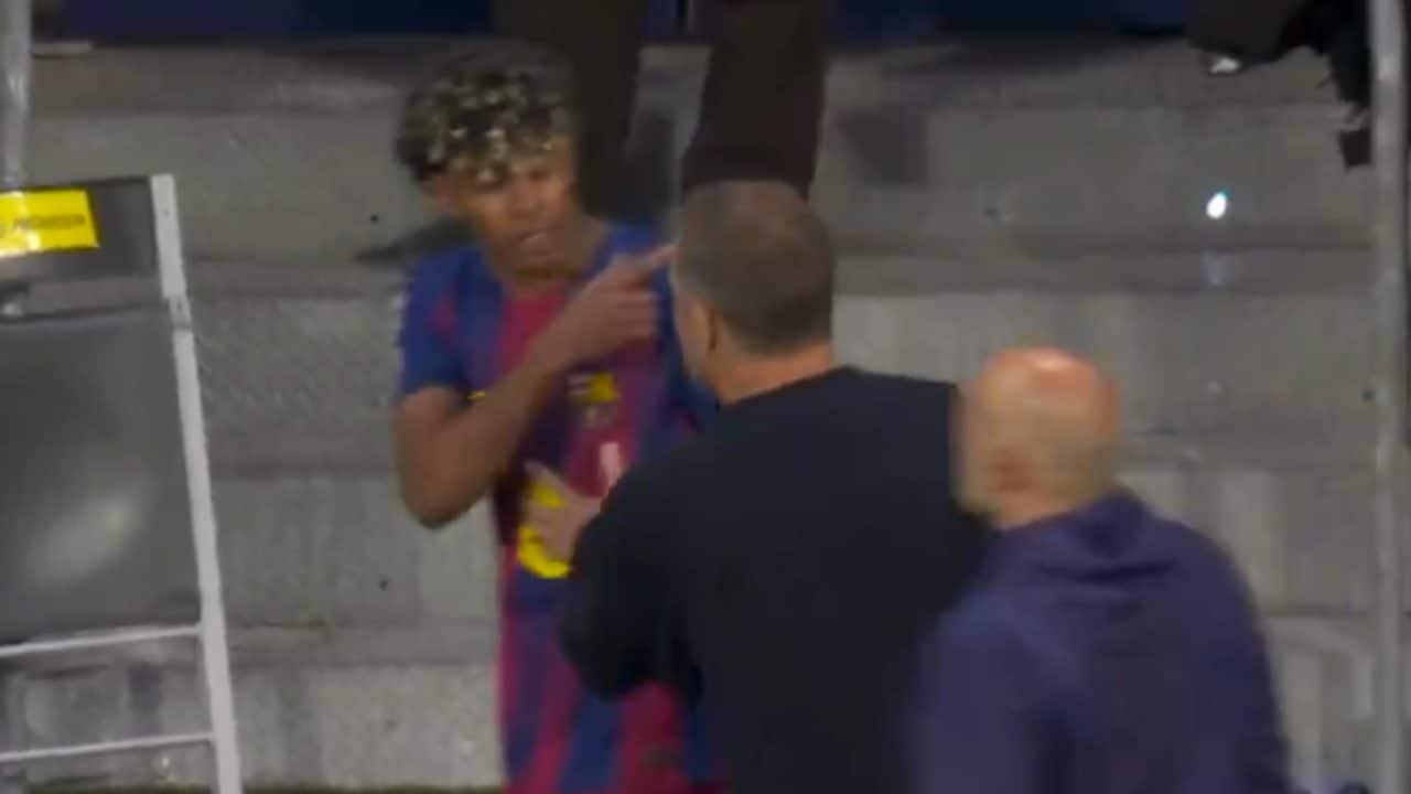 La strana reazione di Yamal al gol di Lewandowski: non esulta con i compagni e si infuria con Flick