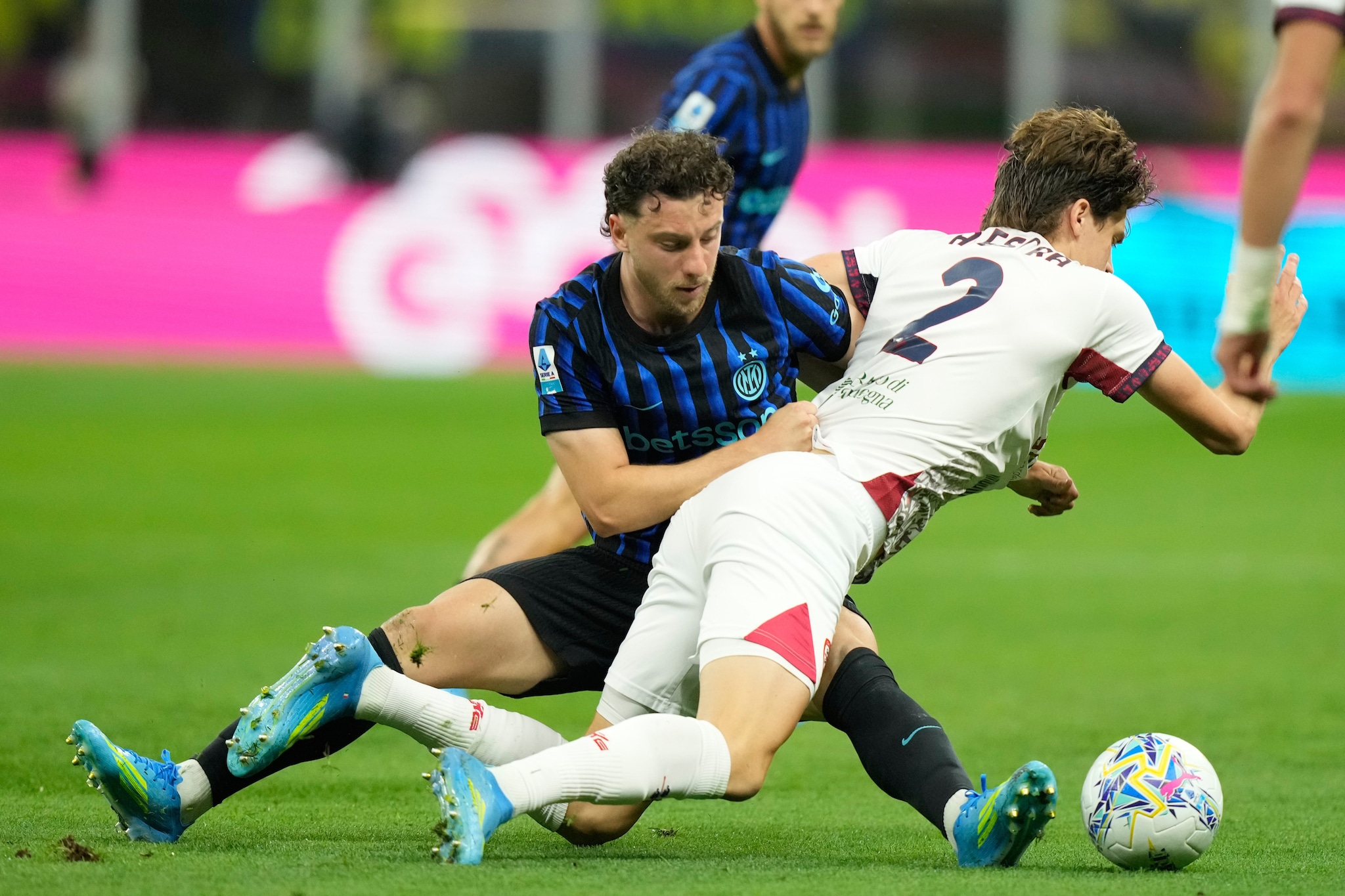 Marco Palestra in azione contro l’Inter: il giovane difensore esterno ha giocato a Cagliari ma è di proprietà dell’Atalanta