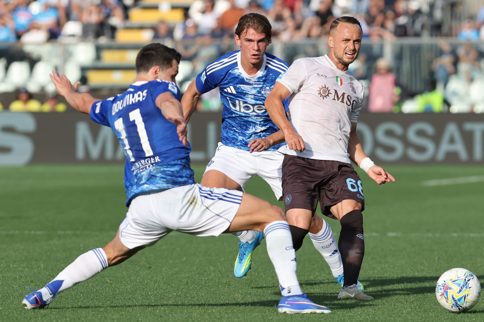 Il Napoli pareggia e respinge l'assalto Champions del Como, ma si scuce lo Scudetto dal petto
