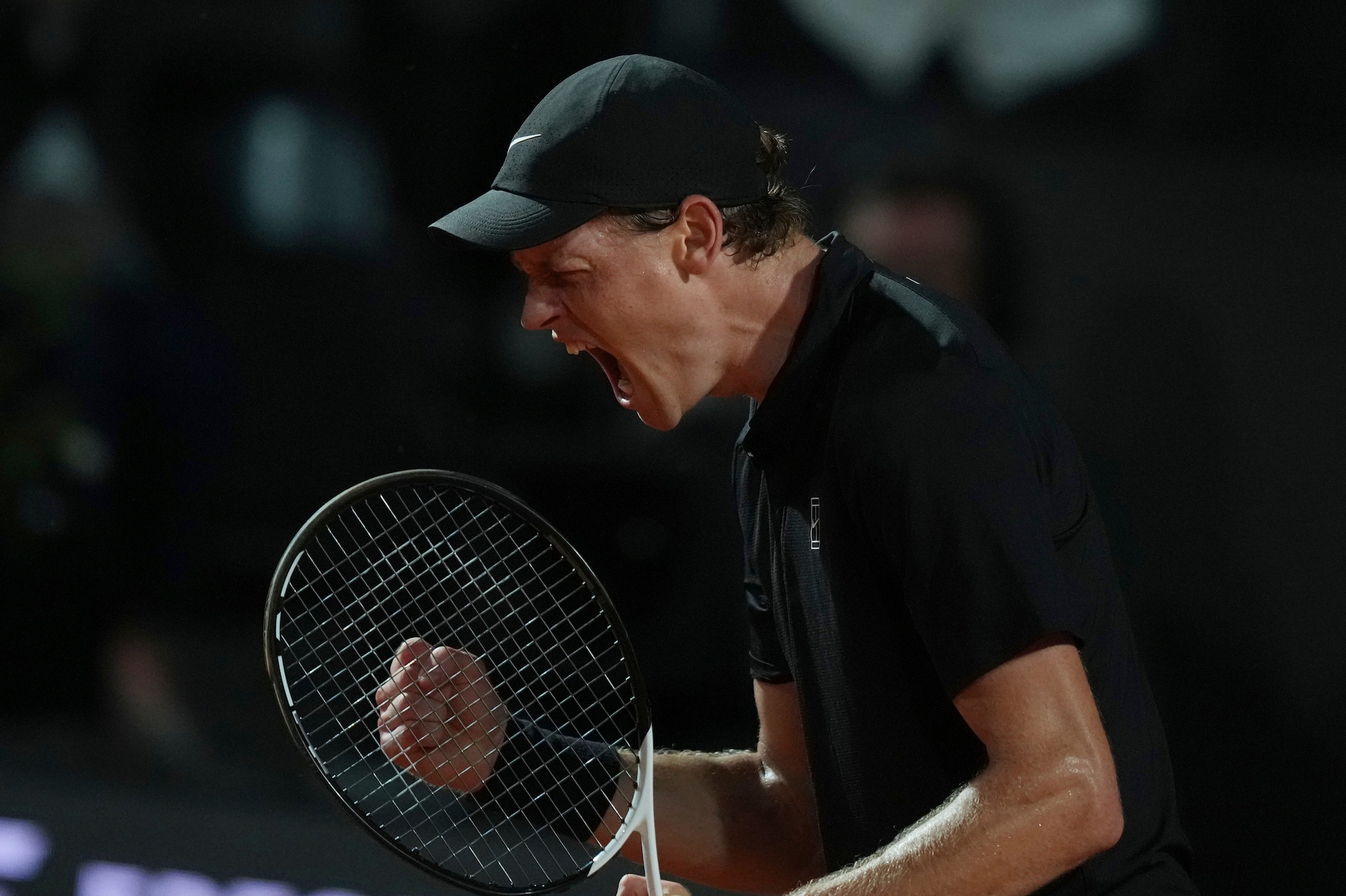 Sinner e l’urlo liberatorio nel match contro Medvedev