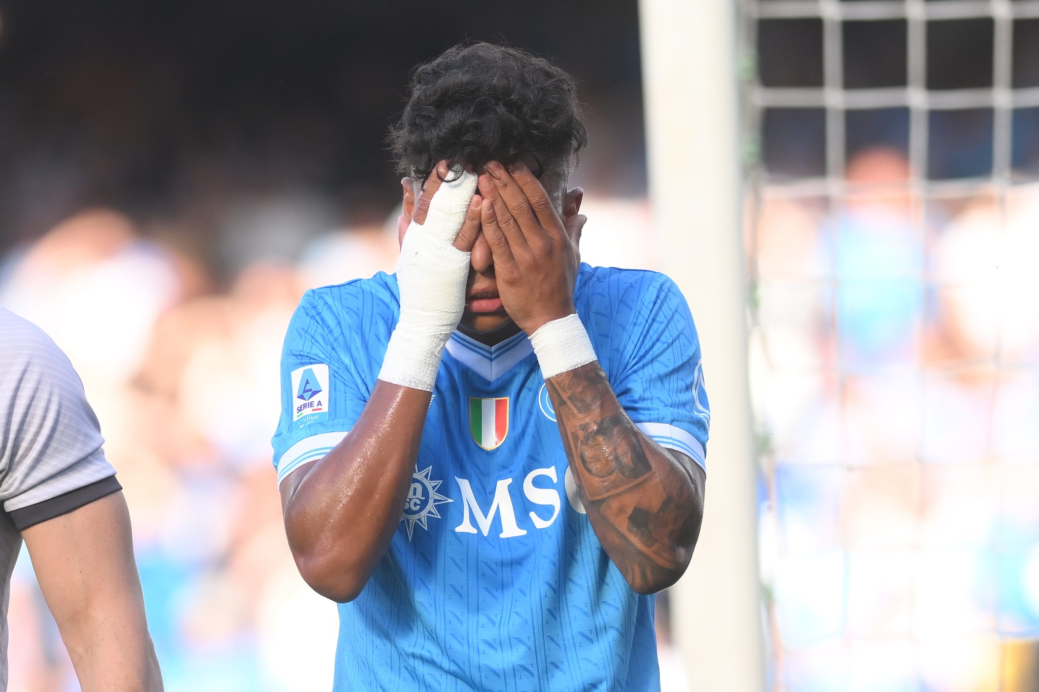 Alisson si infortuna dopo 8 minuti contro l’Udinese