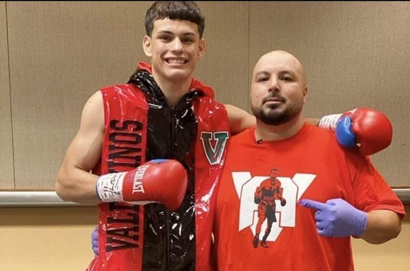 Adrian Valdovinos col fratello Ruben, allenatore di boxe