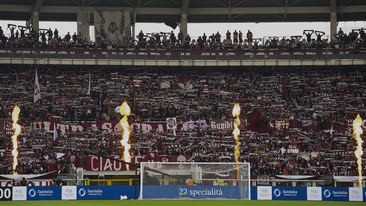 Il Torino vieta i colori bianconeri al derby, la Juventus: "I tifosi hanno il diritto di essere liberi"