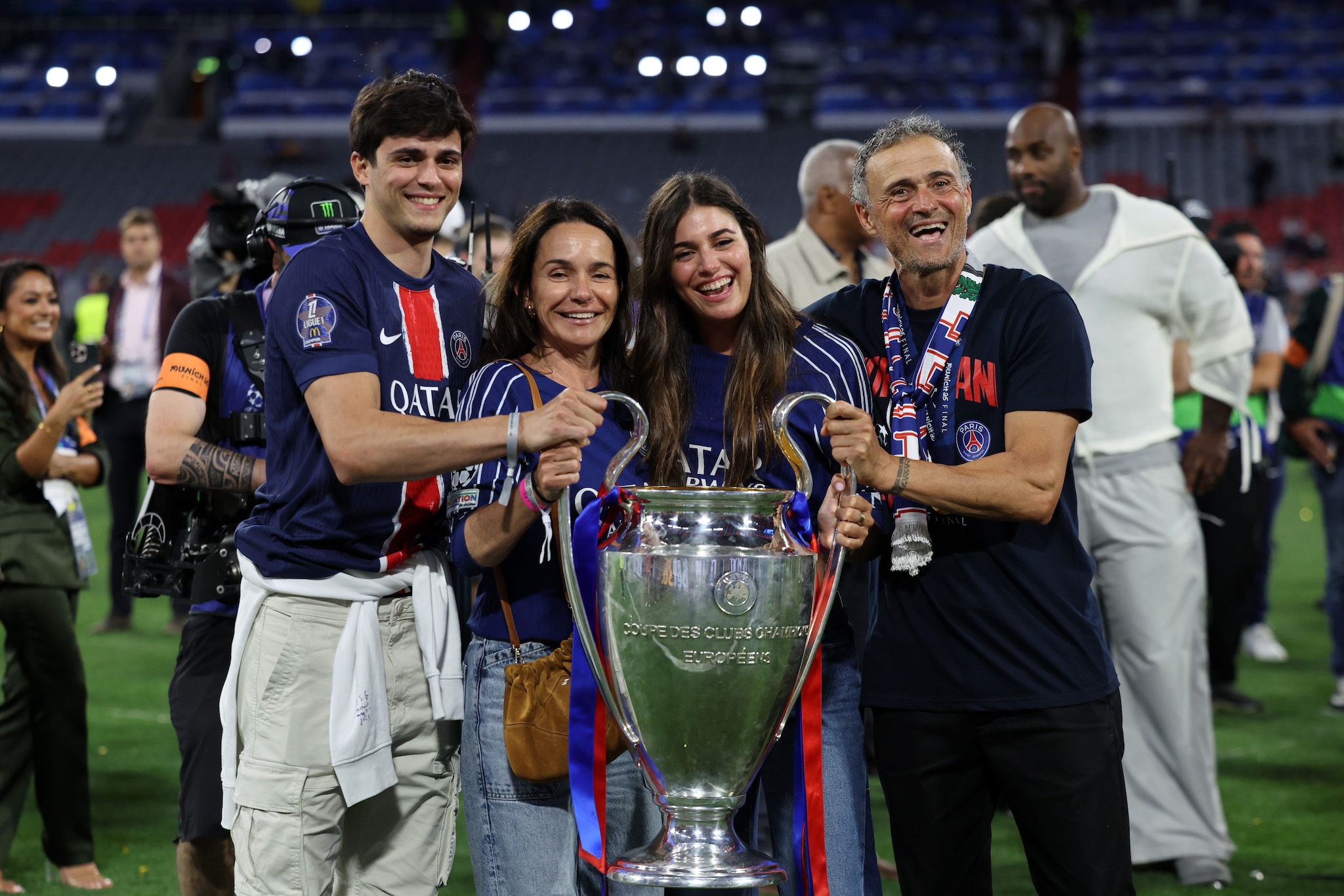 Luis Enrique con sua moglie e i suoi figli dopo la vittoria della Champions della scorsa stagione.