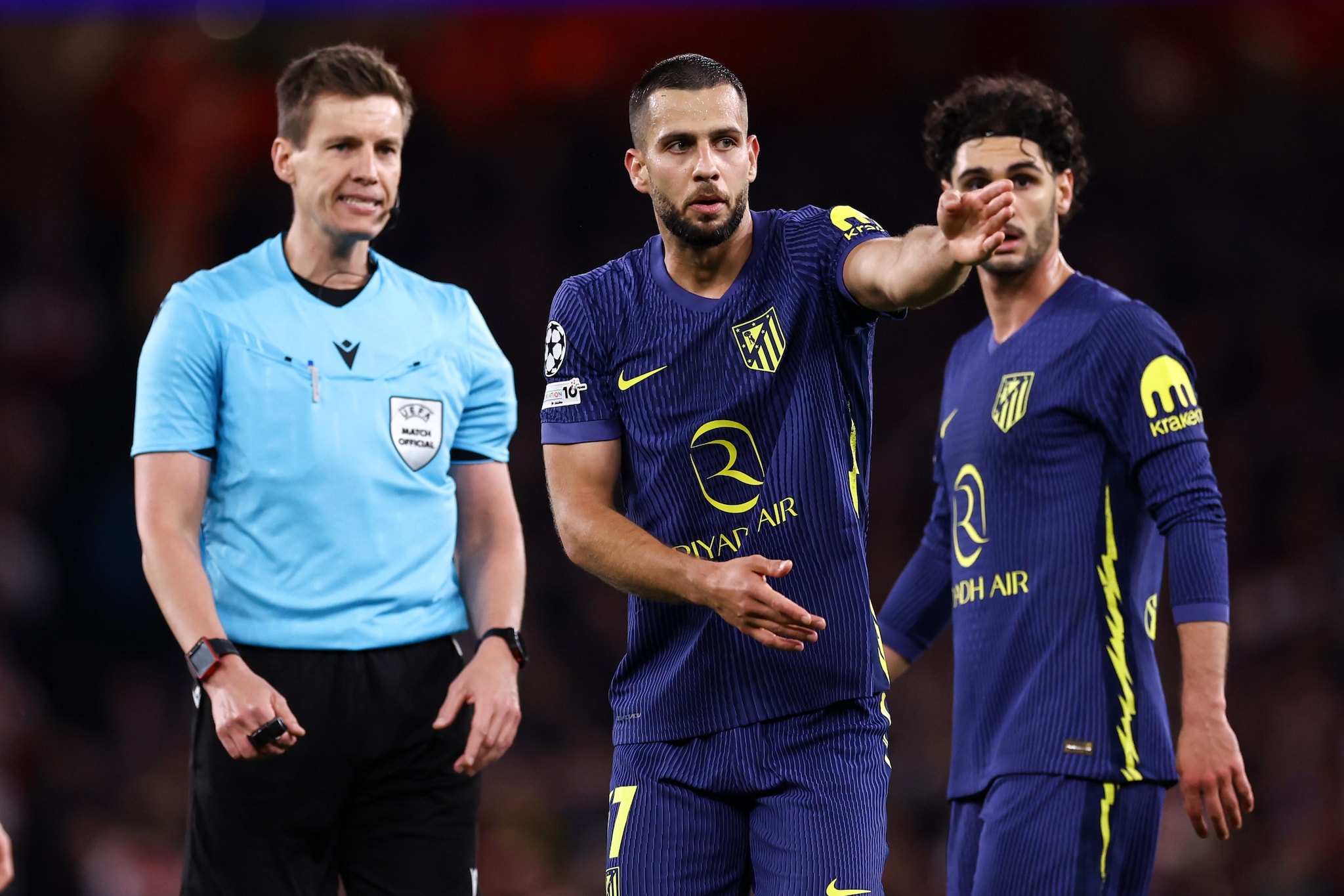 L’arbitro Siebert in campo durante questa stagione in Champions.