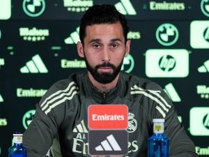 Arbeloa sulla rissa Tchouameni-Valverde, ha visto di peggio: “Un compagno usò una mazza da golf”