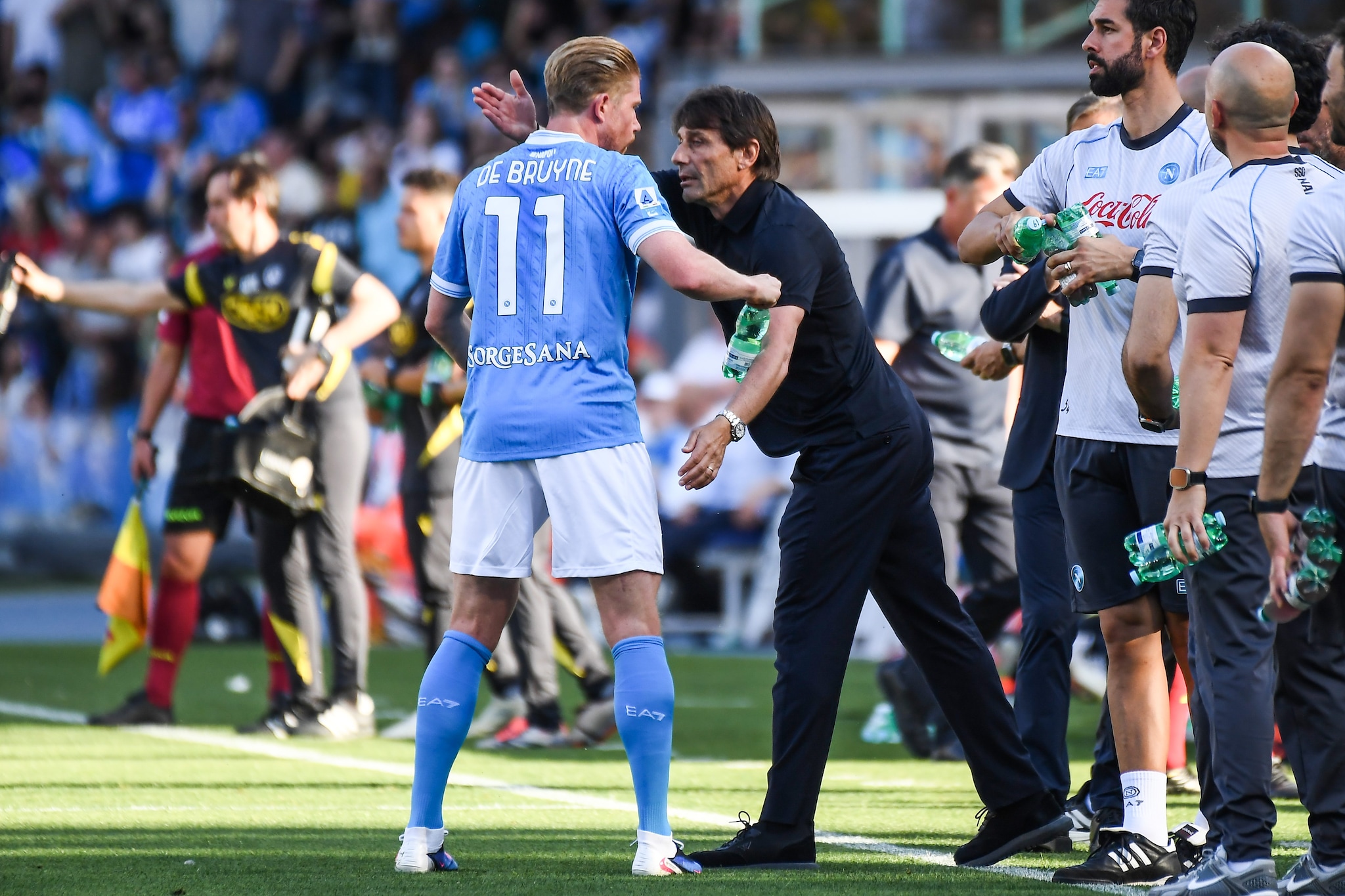 De Bruyne con Conte durante l’ultima partita di campionato del Napoli.