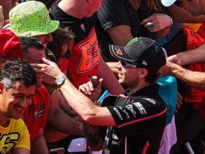 Niccolò Bulega conquista Valentino Rossi, le ultime notizie dal mercato piloti della MotoGP