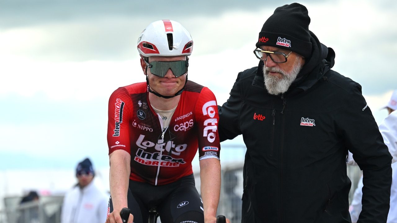 Van Eetvelt stringe i denti dopo la caduta nell'11ª tappa, ma il Giro d'Italia per lui è finito