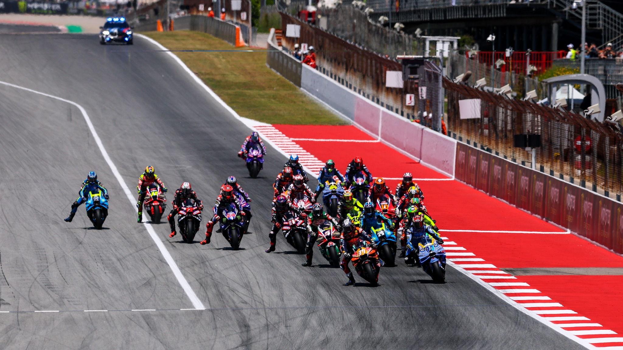 MotoGP oggi, Acosta in pole per la gara del GP Catalogna a Barcellona: orari TV su TV8 e Sky e dove vederla in diretta e streaming