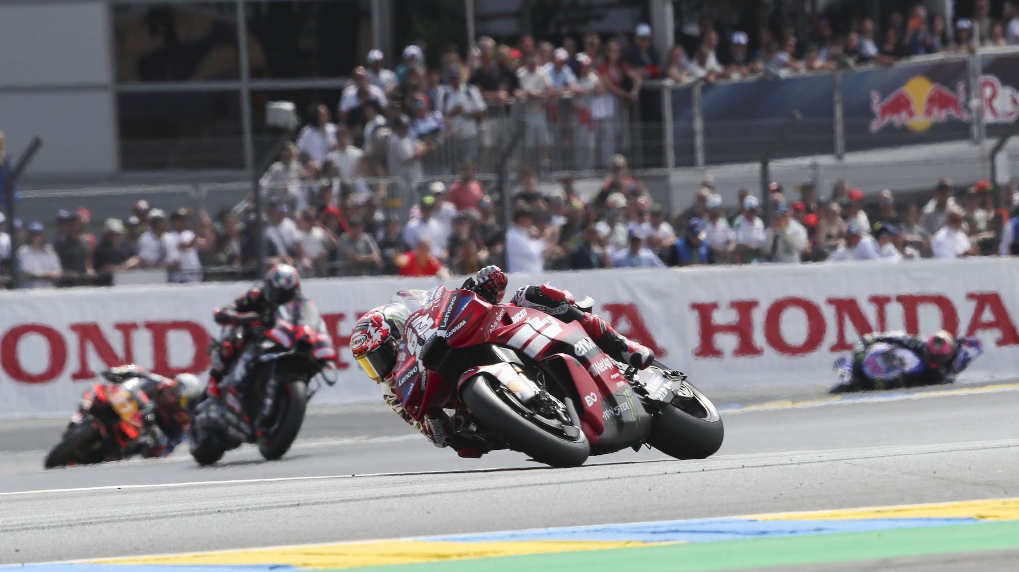 LIVE MotoGP, Martin vince il GP Francia: rimonta su Bezzecchi, delusione Bagnaia che cade