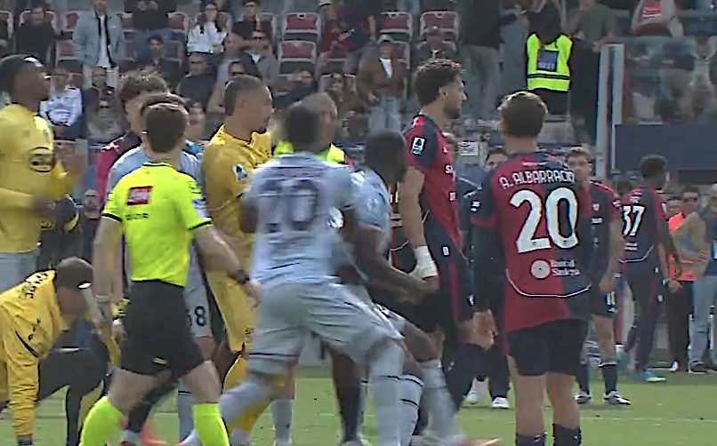 Insulti razzisti a Davis, Pisacane difende Dossena: finale caldo in Cagliari-Udinese, cosa è successo
