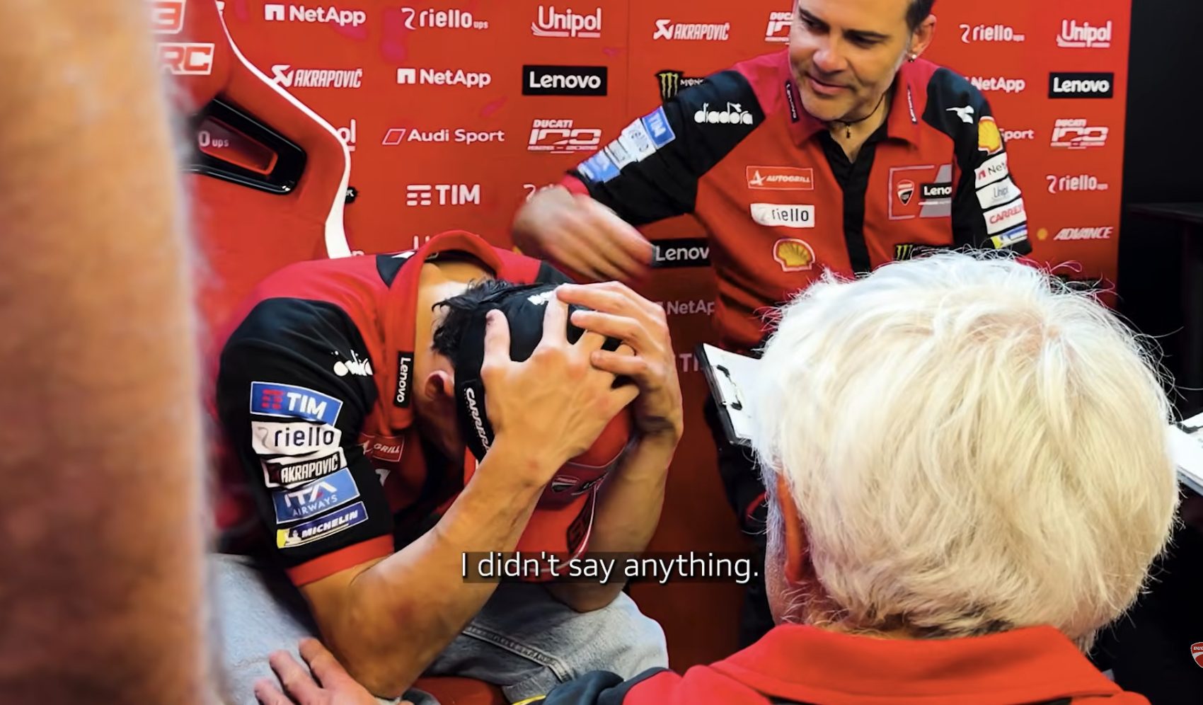 Marquez non riesce a trattenere le lacrime