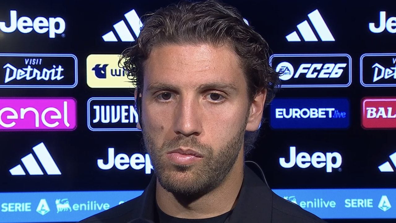 Locatelli parla mentre i tifosi della Juventus contestano: "Fanno bene dopo queste figure"