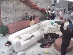 Weverton scopre di andare ai Mondiali col Brasile e sviene, nessuno se ne accorge: video tragicomico