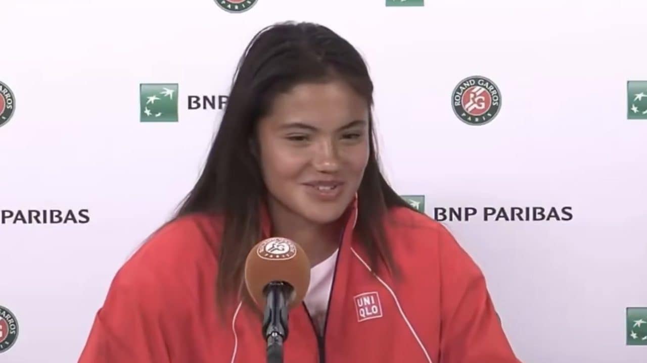 Raducanu si contrappone a Sinner e agli altri tennisti al Roland Garros: "Non si gioca solo per soldi"