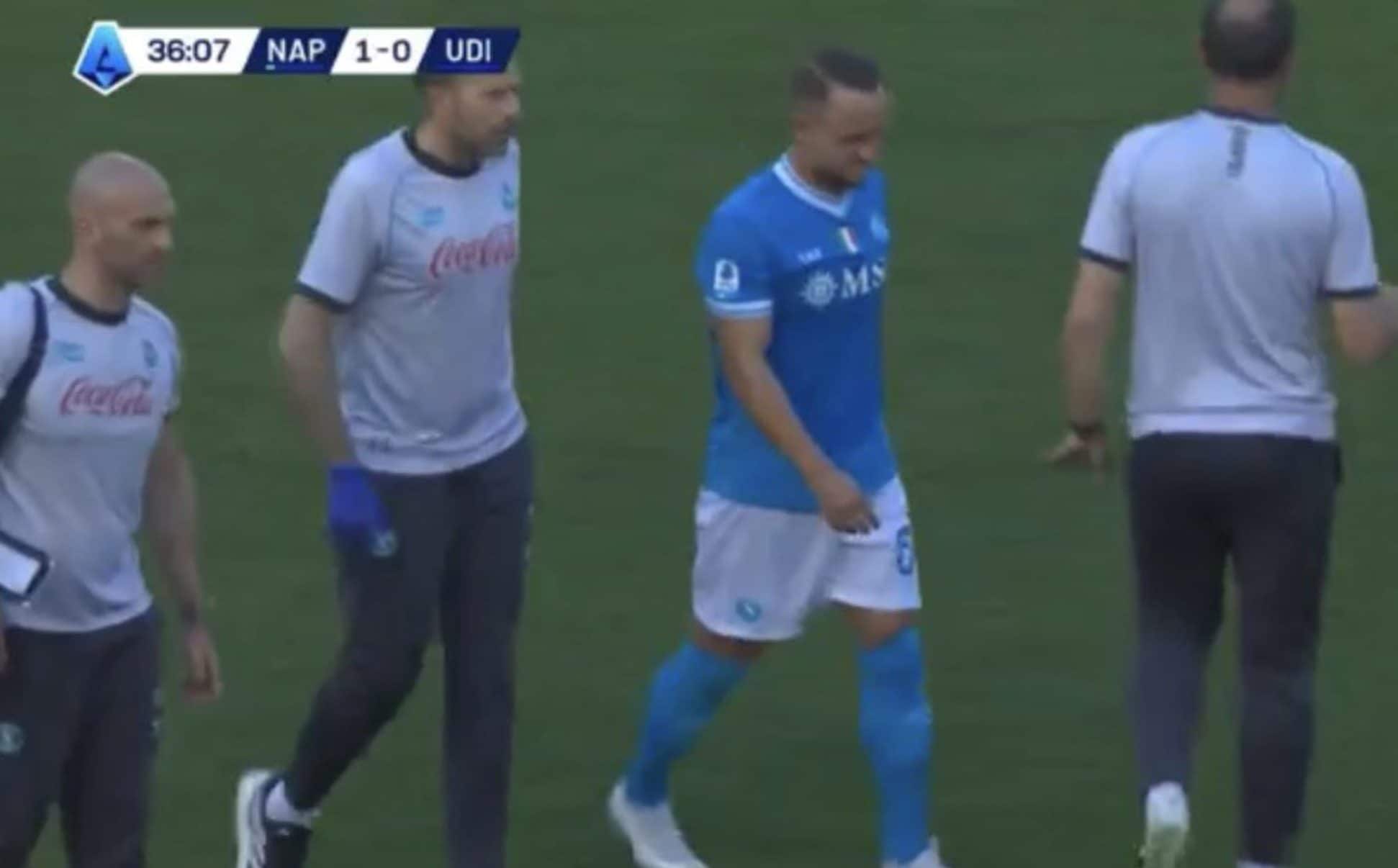 Anche Lobotka è uscito dal campo per infortunio