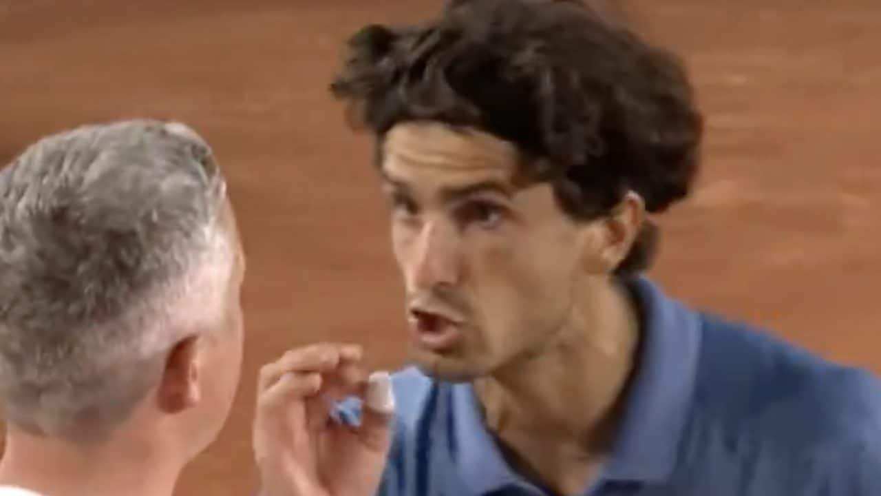Herbert furibondo con l'arbitro al Roland Garros: "Guardami negli occhi, o ti scusi o non ti parlo più"