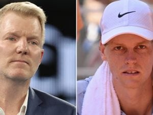 Courier accusa il Roland Garros di aver favorito Sinner: “Cambiano le regole per lui. È assurdo”