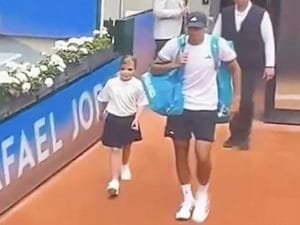 Jodar criticato al Roland Garros per aver ignorato una mascotte
